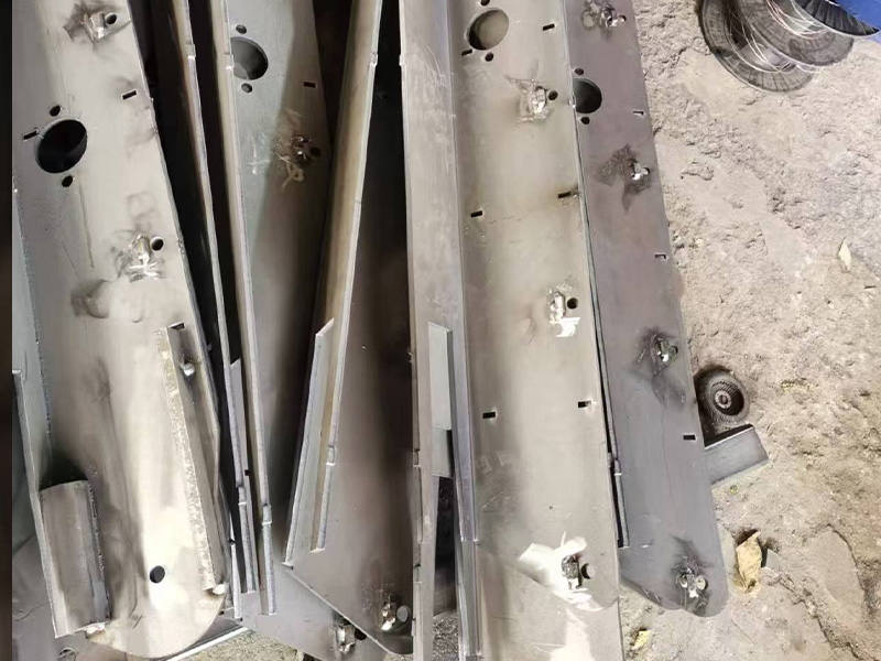 翻转犁结构件铆焊加工